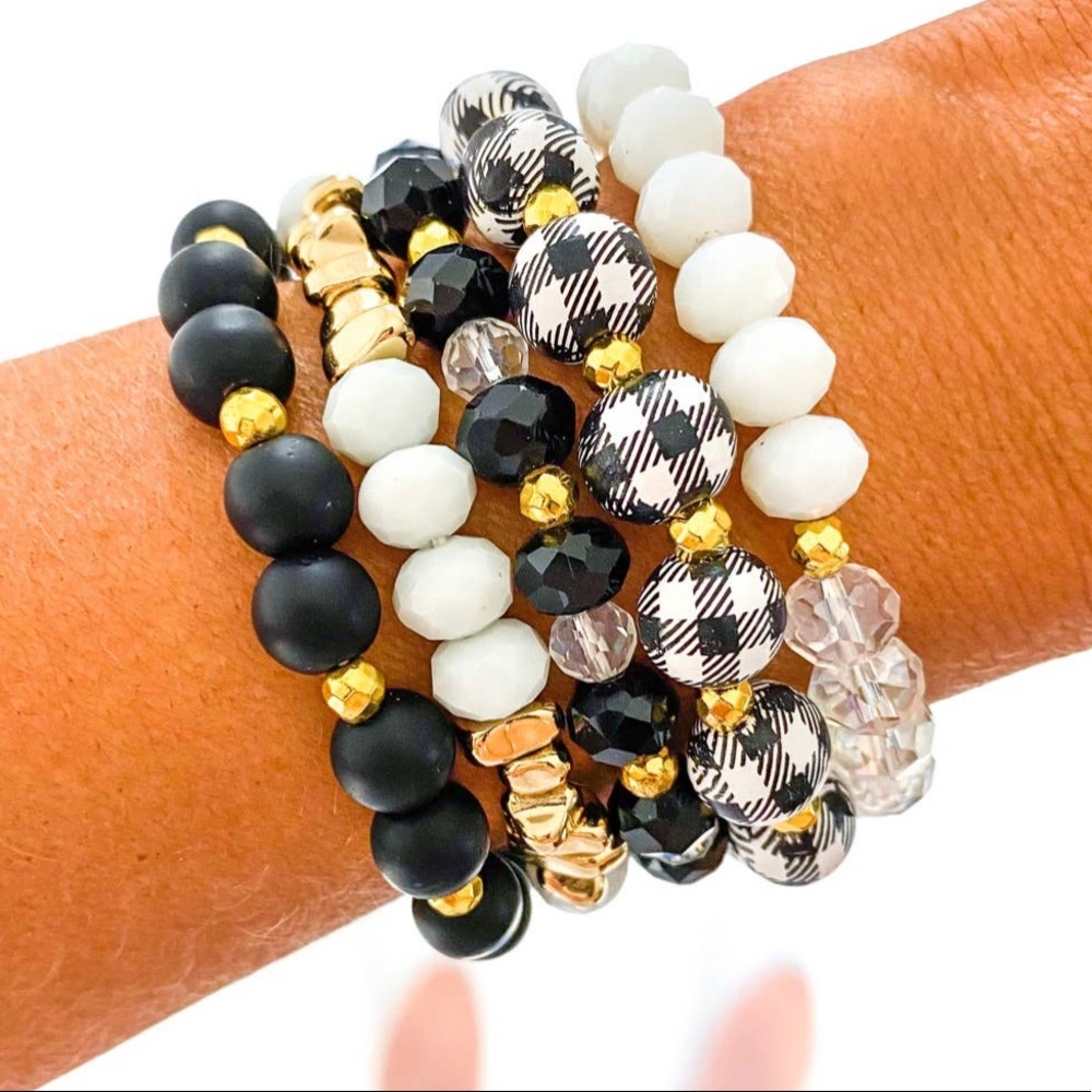🖤🤍Buffalo Plaid Beaded Bracelet Stack🖤🤍